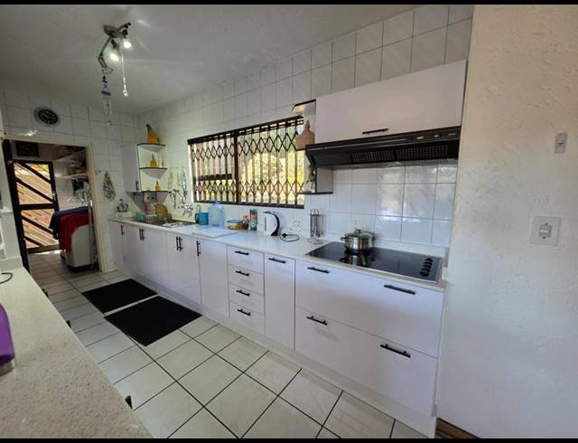 4 BEDROOM HOUSE FOR SALE IN BASSONIA